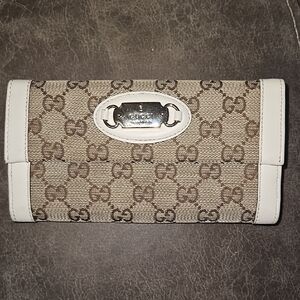 AUTHENTIC...Gucci Monogram Beige and Cream Clutch